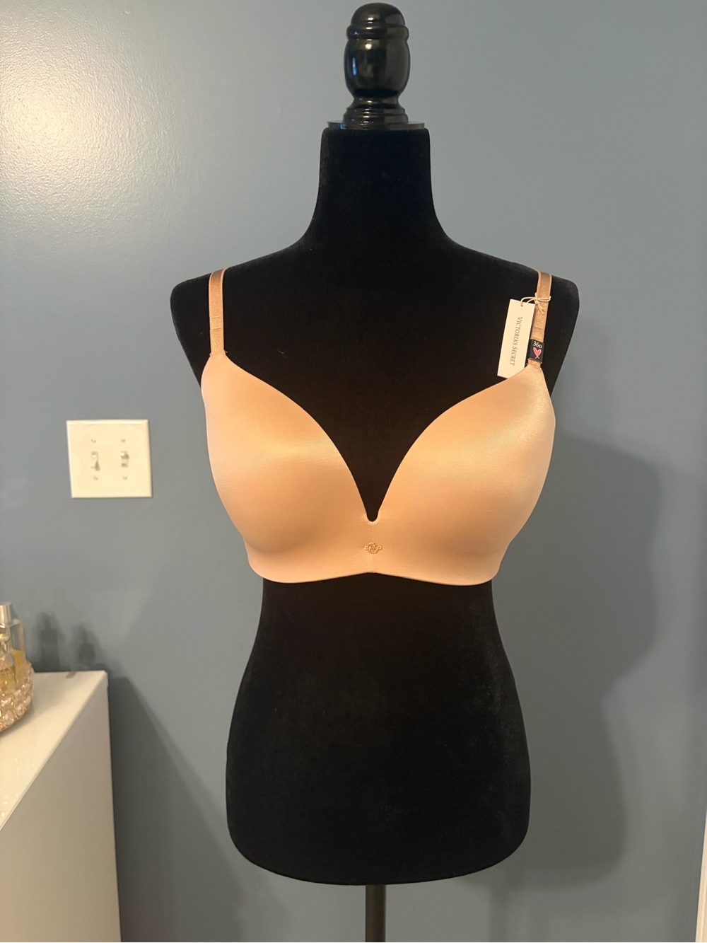 Victoria's Secret So Obsessed Wireless Nude Plunge Bra NWT 36D